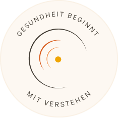 Siegel mit drei halbkreisförmigen Linien und dem Text Gesundheit beginnt mit Verstehen